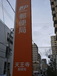�U��
